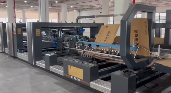 Tamamen Otomatik Karton Folder Gluer Makinesi Emme Kemeri Besleme ile Düz Tel